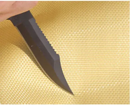 Индивидуальный бронежилет из устойчивой к порезам и ударам ткани.